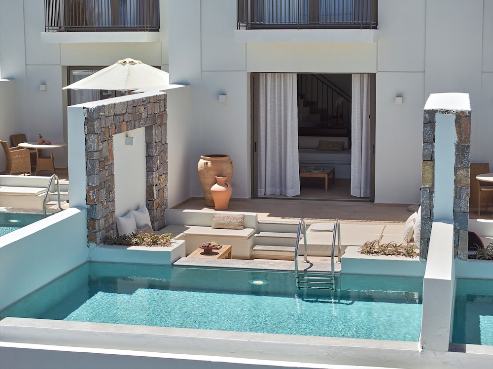 2 Bedroom dream villa with sea view and private pool