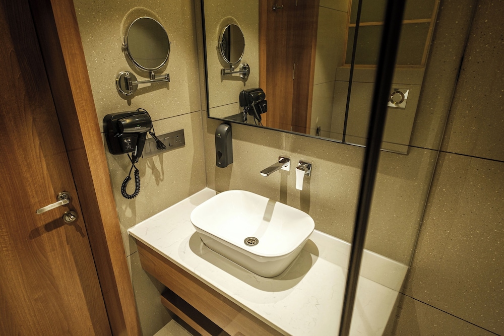 Urban Corner Room - Photo 9