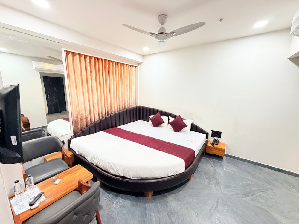 Jacuzzi Bath Suite Room