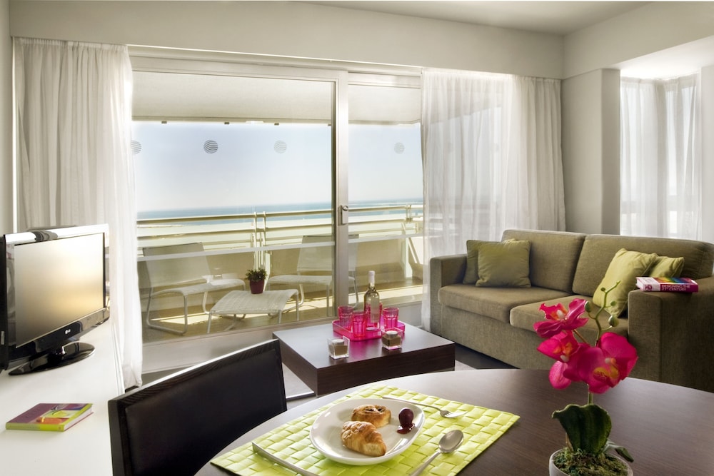 Studio, Sea View