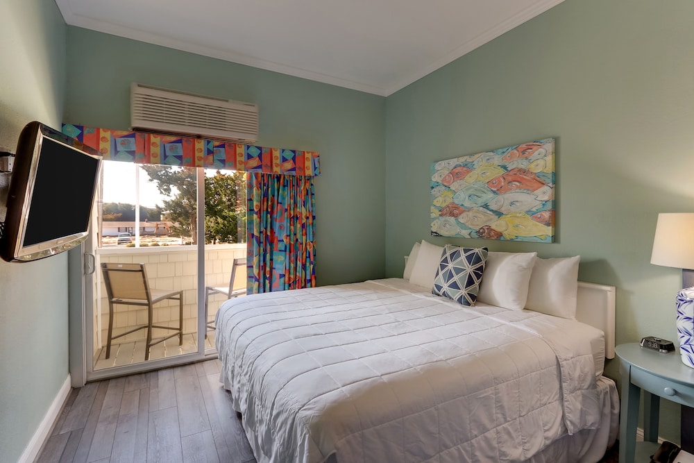 Island View Condo, 1 King Bed photo 2