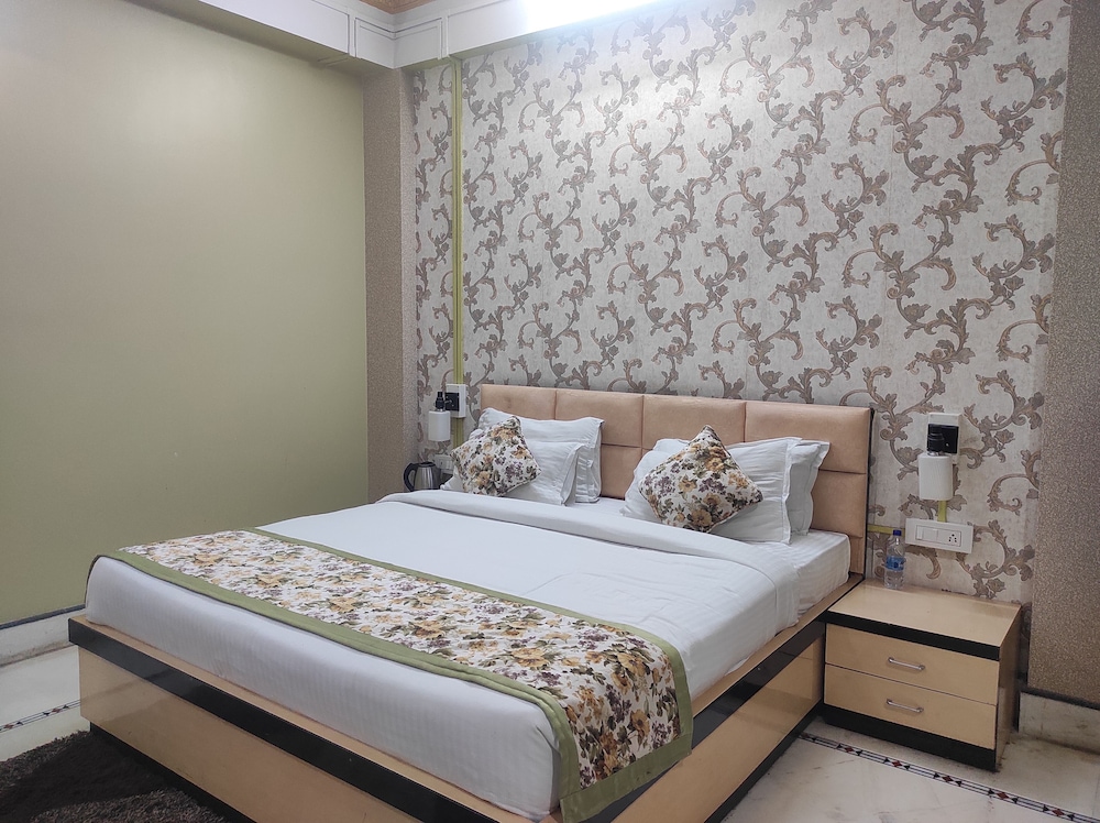 Deluxe Room - Photo 5