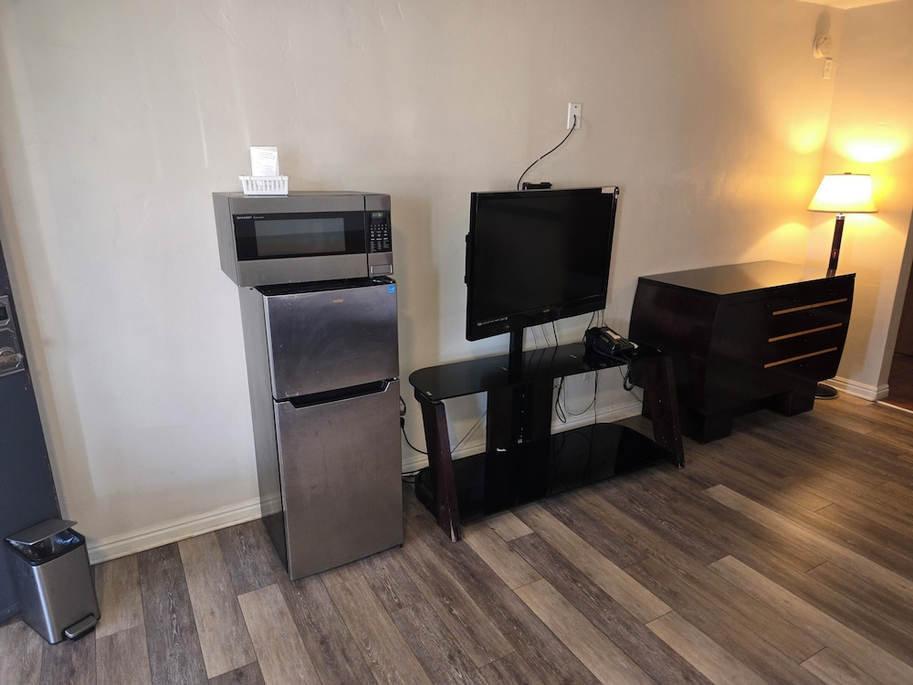 Deluxe Double Room Single Use (Not Pet Friendly Room) photo 2