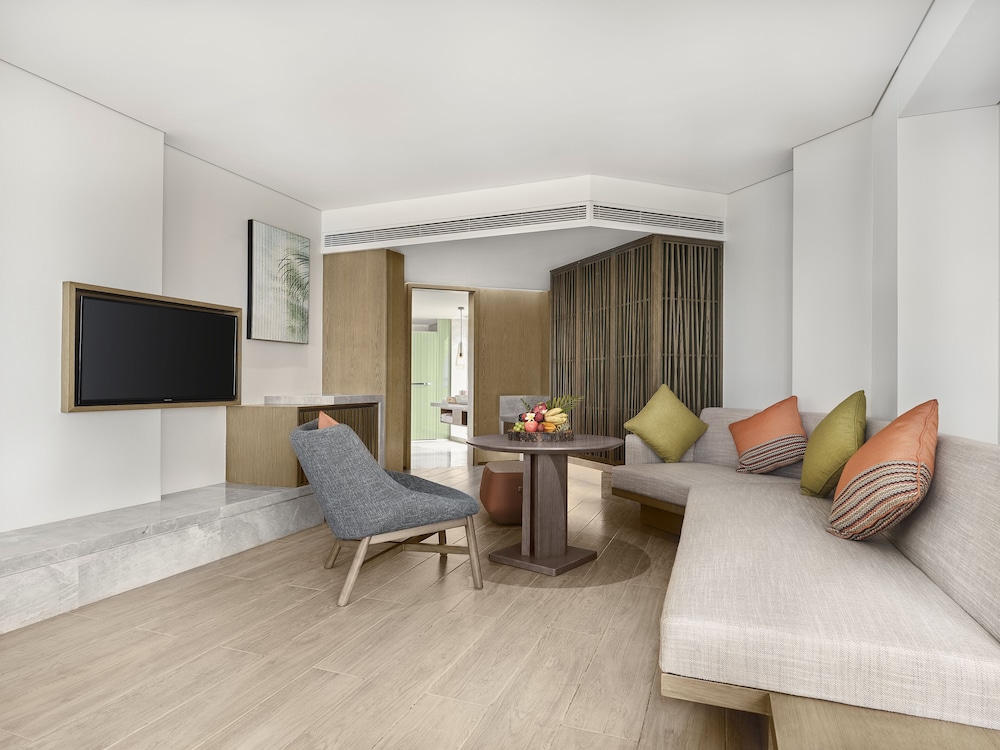 Premium Room, 1 King Bed, Ocean View - Photo 2