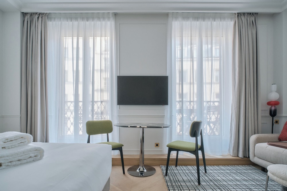 Deluxe Studio with Balcony and City View 202