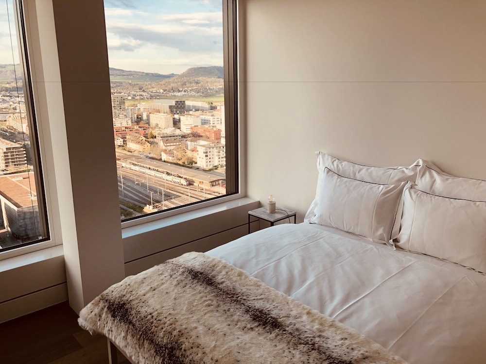 City Apartment, 2 Bedrooms, Lake View, Tower photo 3