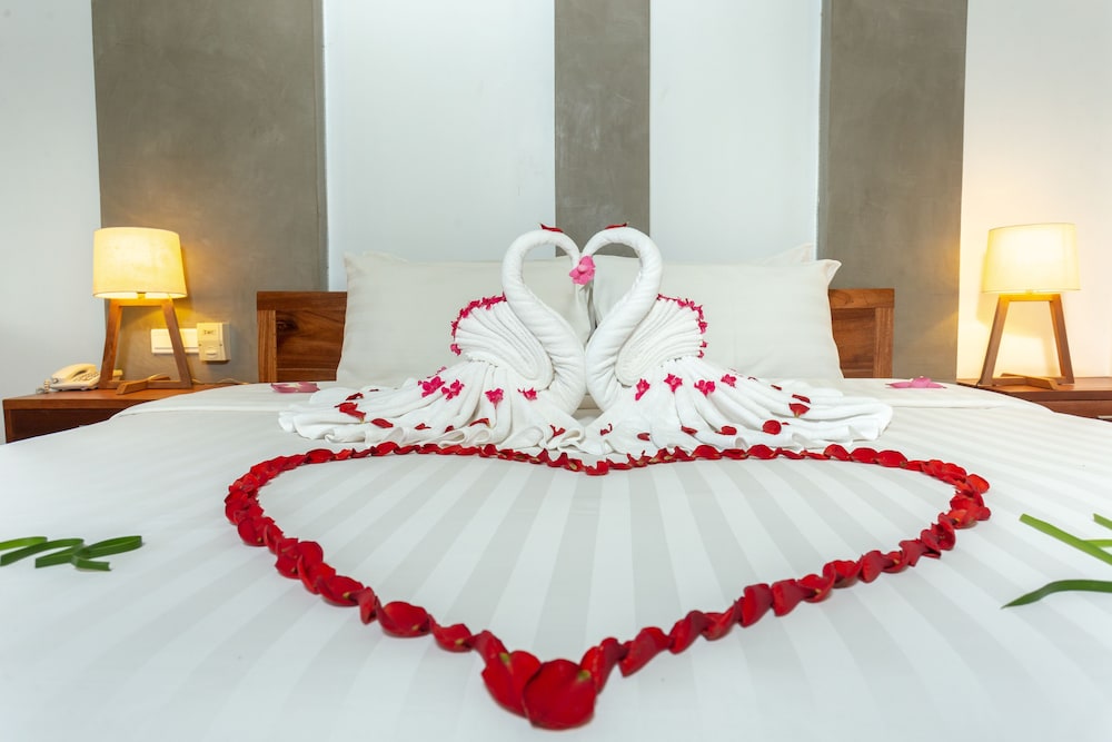 Infinity Poolside Signature Suite - Photo 6