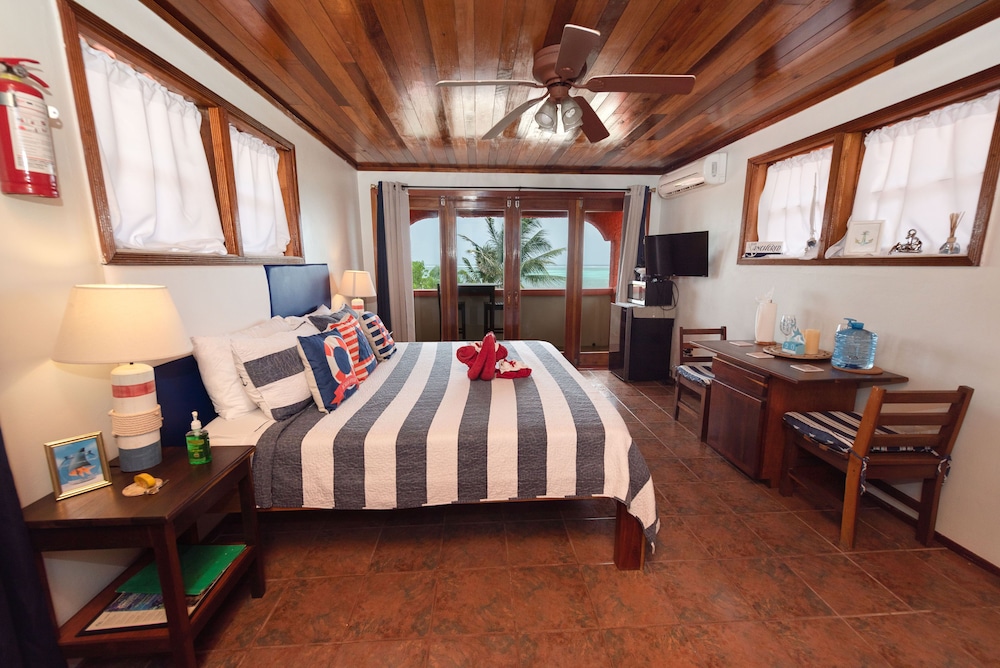 Reef Shark: Honeymoon Studio, 1 bedroom, sea view