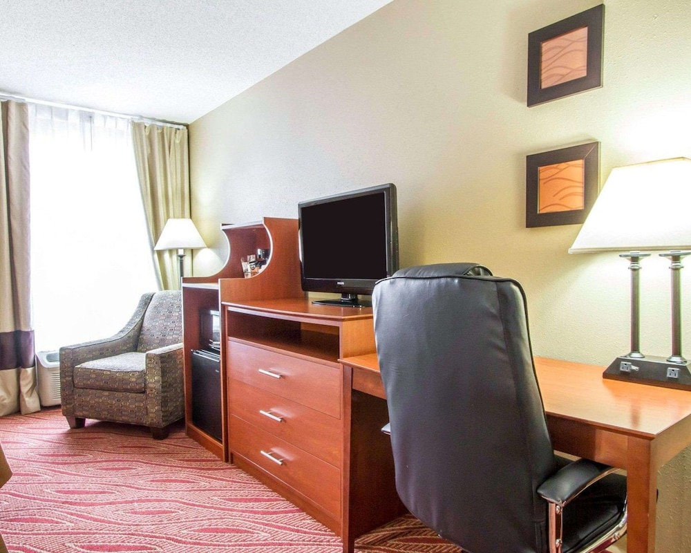 Standard Room, 2 Queen Beds, Non Smoking - Photo 1