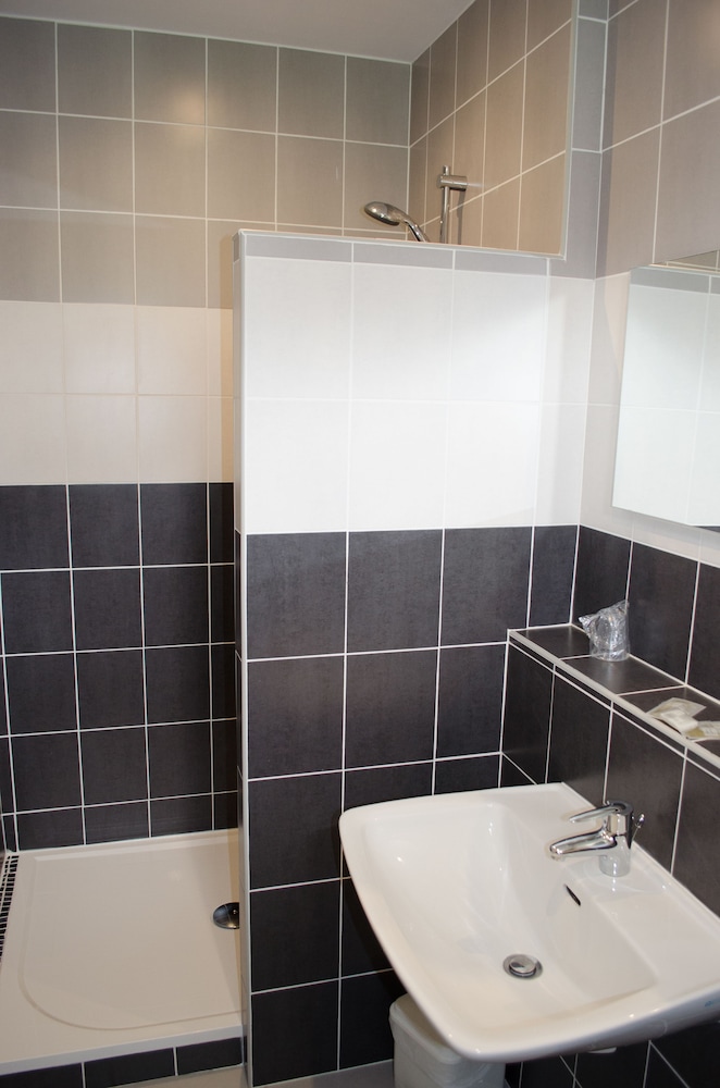 Standard Double Room, 1 Double Bed, Private Bathroom - Photo 4