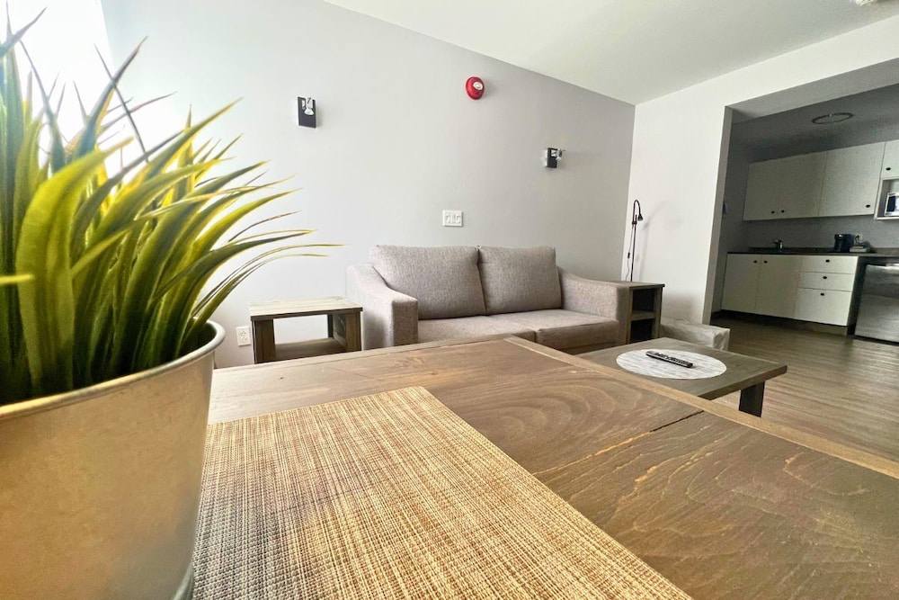 Deluxe Suite, 1 King Bed with Sofa bed photo 1
