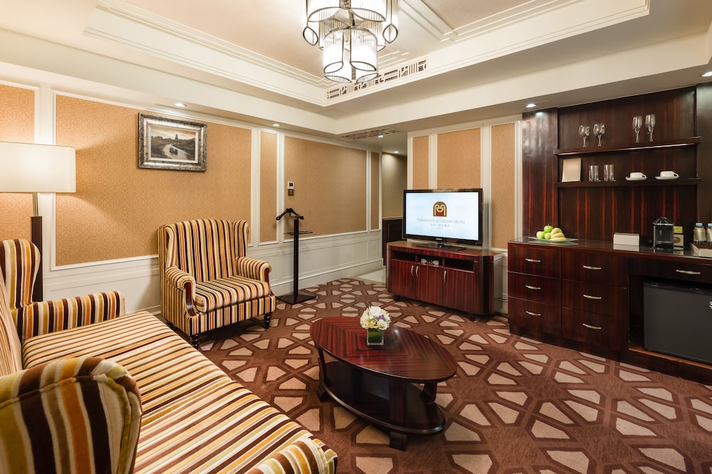 Paramount Suite