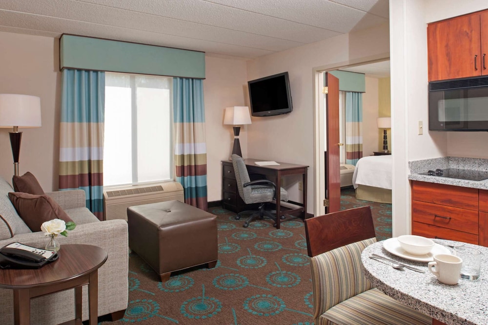 Suite, 1 King Bed, Non Smoking, Kitchen photo 2
