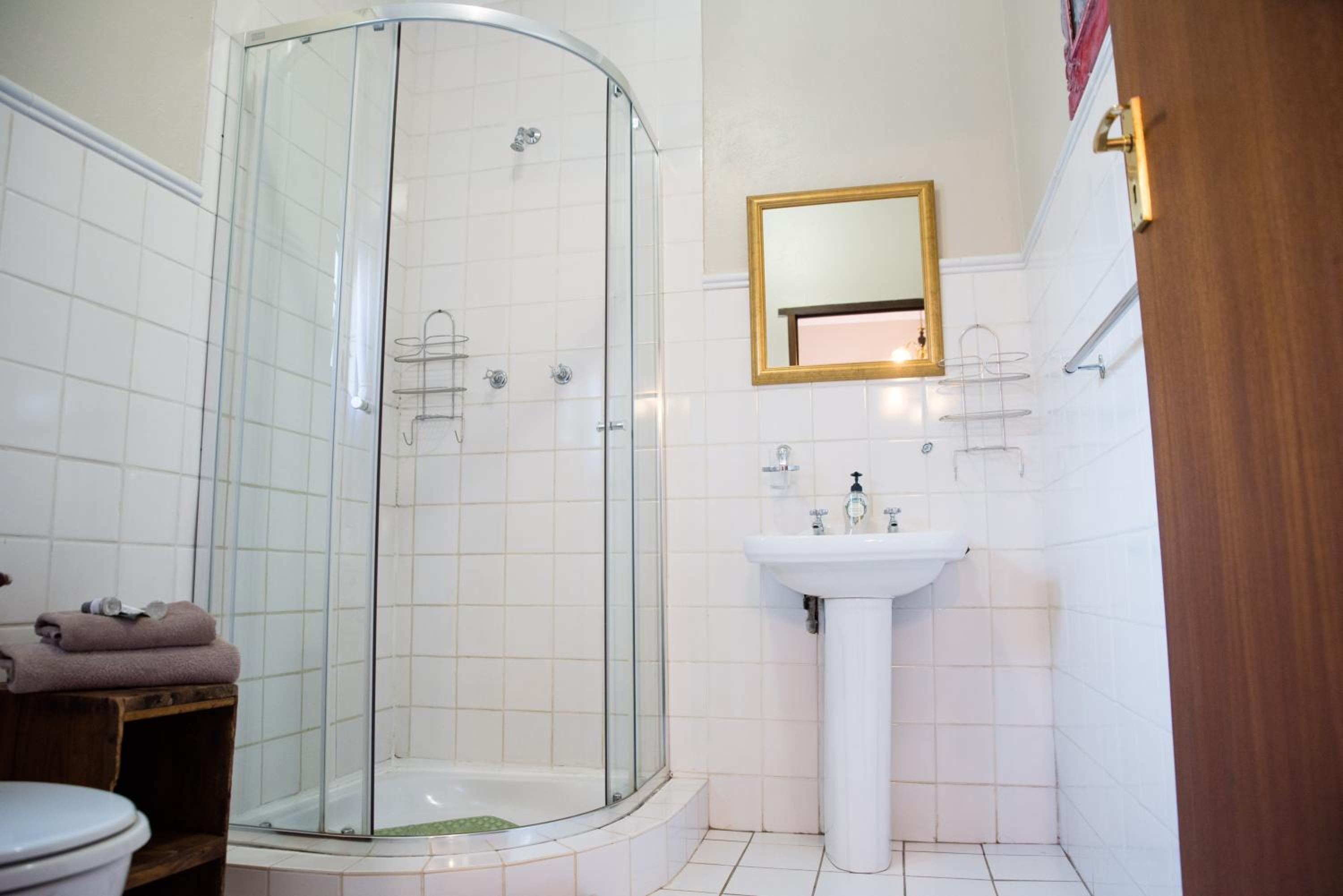 Twin Room with Shower - Room 4 photo 2