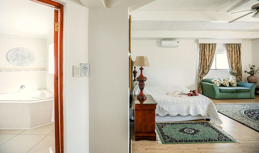 Standard Double or Twin Room photo 3