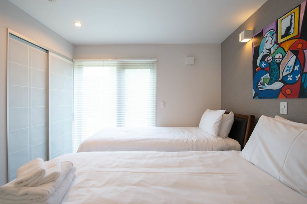 2 Bedroom Apartment 8 photo 1