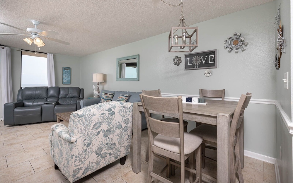 Condo, 2 Bedrooms