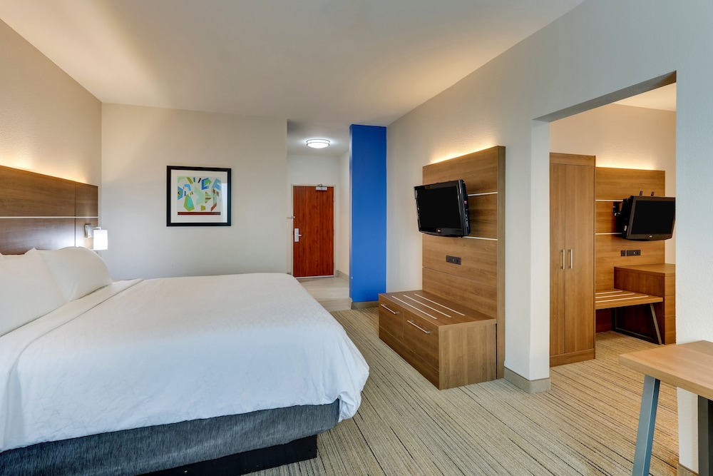 Standard Room, Multiple Beds - Photo 1