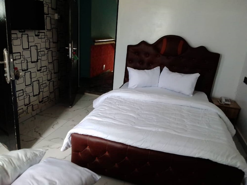 Standard Room, Non Smoking - Photo 5