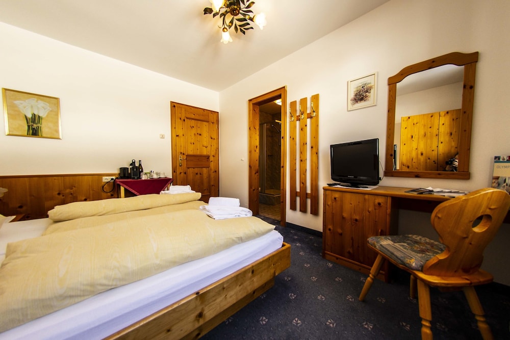 Basic Double Room, Mountain View photo 3