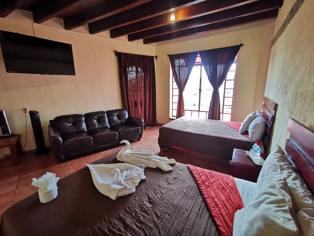 Panoramic Quadruple Room, 2 Double Beds, City View (Marcolini) photo 2