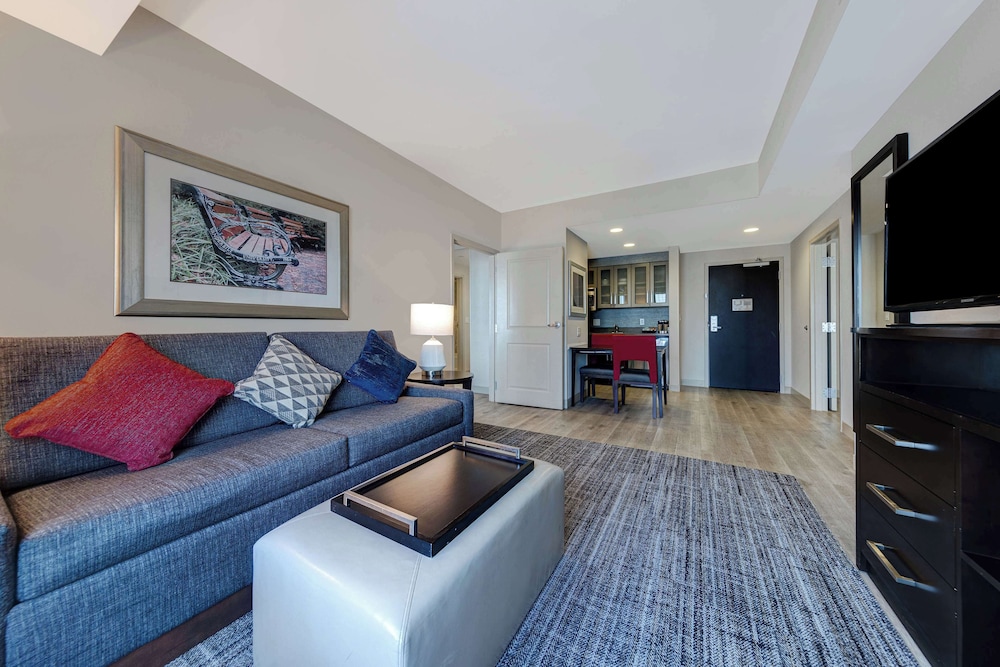 Suite, 2 Queen Beds, Accessible (Roll-in Shower)
