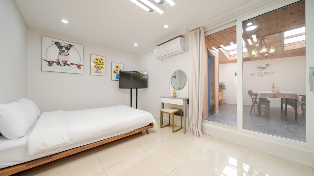 Basic Room, 1 Bedroom (Room 101 (Private BBQ))