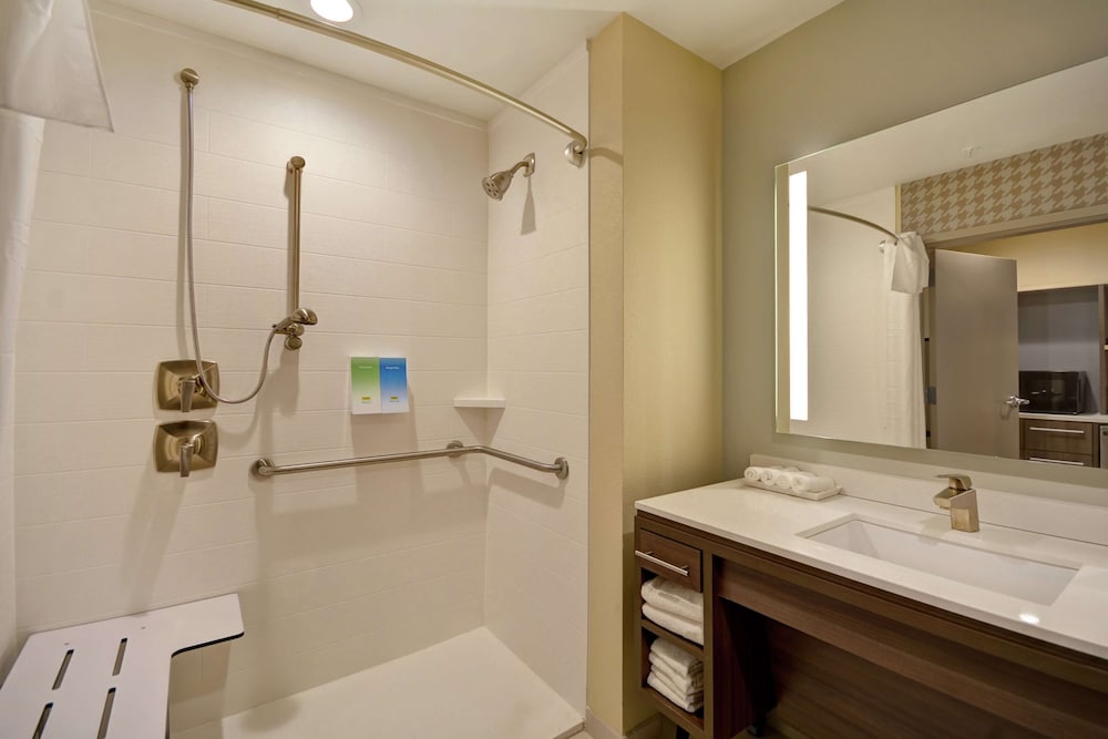 Premium Studio, 1 King Bed, Accessible, Balcony (Roll-In Shower, Mobility & Hearing) - Photo 5