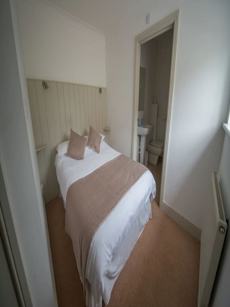 Twin Room (Room 3, Small) photo 3