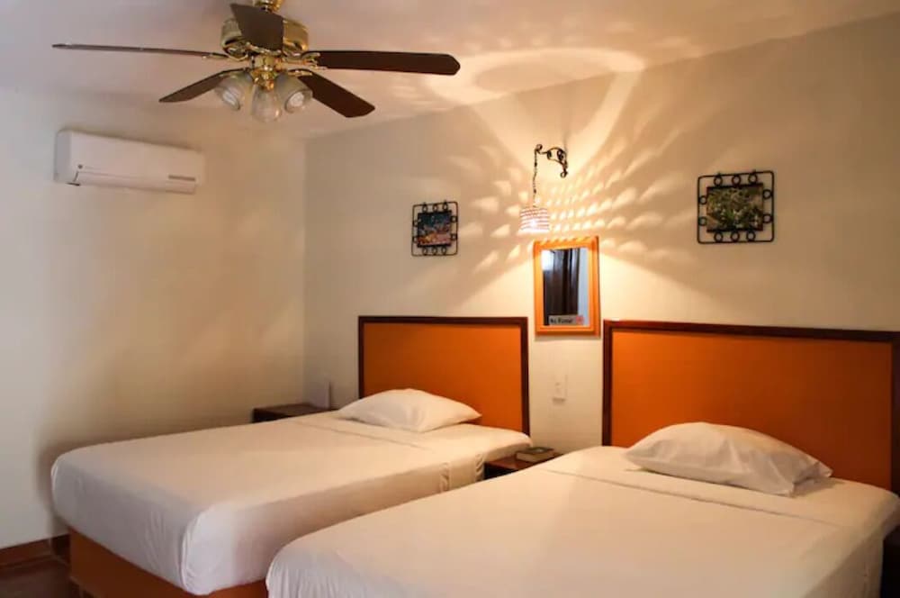 Basic Room, 2 Double Beds, Private Bathroom photo 1