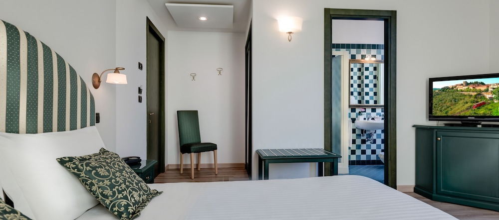 Superior Double or Twin Room photo 2