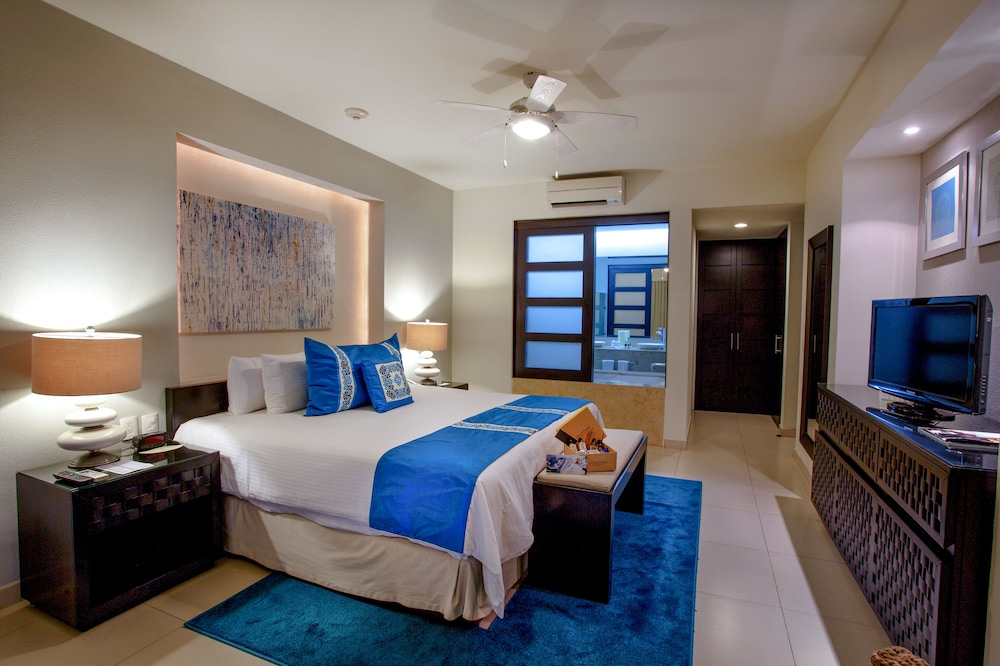 Three-Bedroom Suite 2 King with 2 Double beds - Photo 3