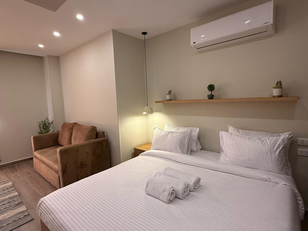 Premium Double Room, 1 Double Bed, pyramids and sphinx view photo 2