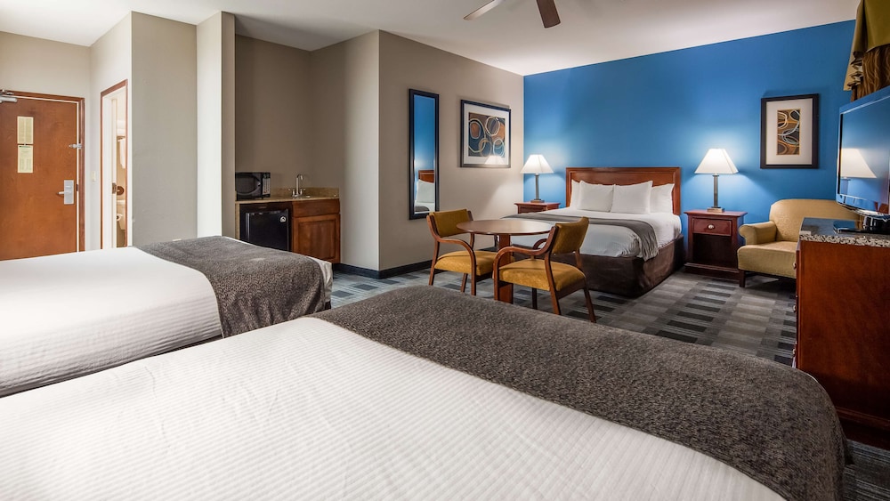 Standard Room, Multiple Beds, Non Smoking, Refrigerator & Microwave photo 1