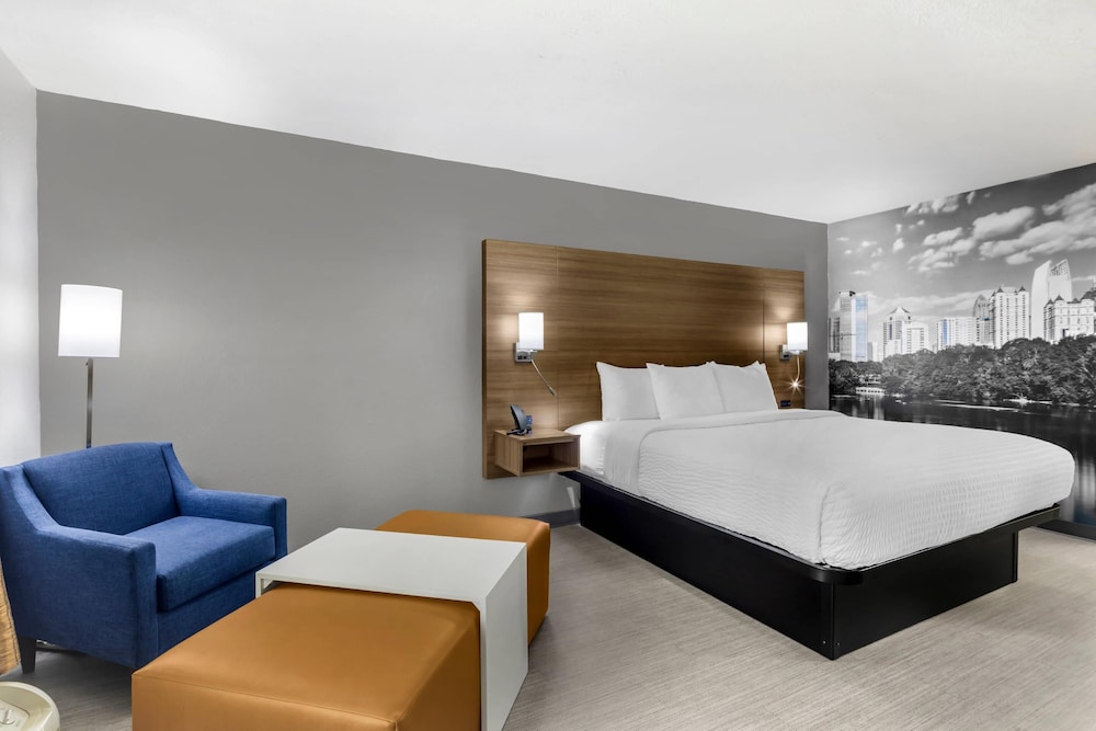 Standard Room, 1 King Bed, Non Smoking photo 3