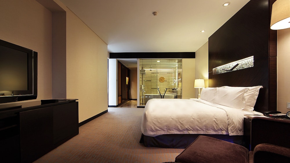 Suite, 1 Bedroom, Club Lounge Access, City View - Photo 1