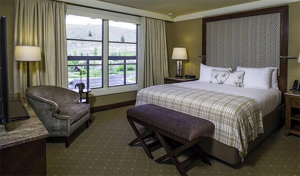 Lodge Celebrity Suite photo 2