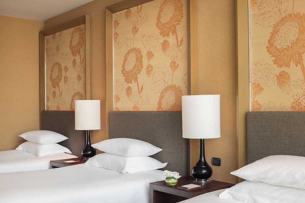 Superior Sky Triple Room