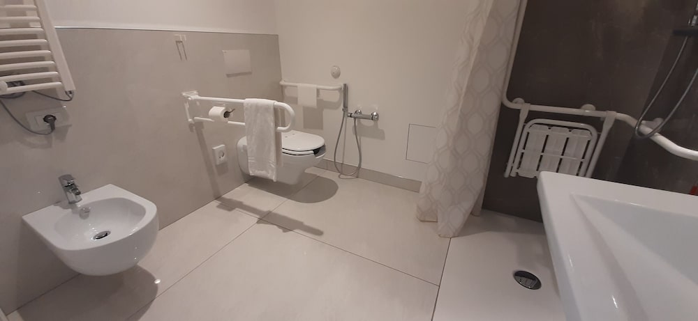 Standard Double Room, Accessible - Photo 1