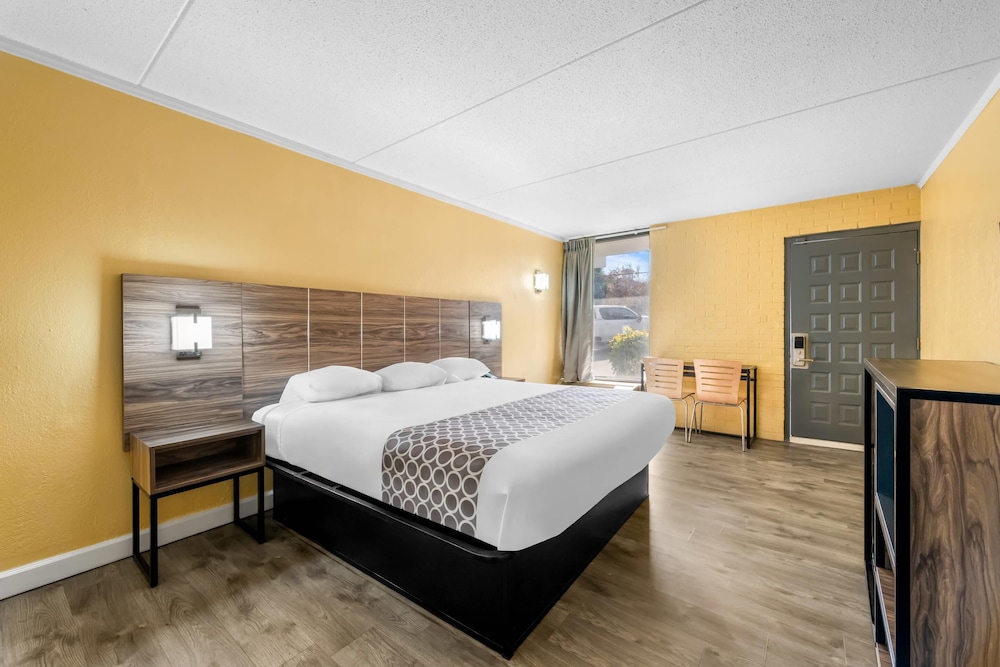 Room, 1 King Bed, Accessible, Non Smoking - Photo 4