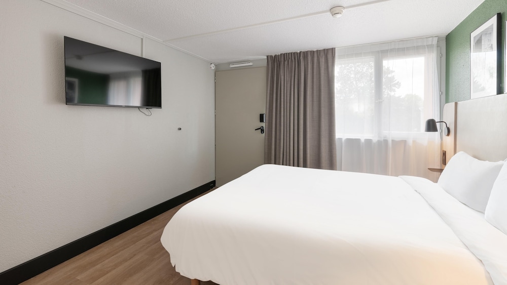 Standard Room, Multiple Beds photo 3