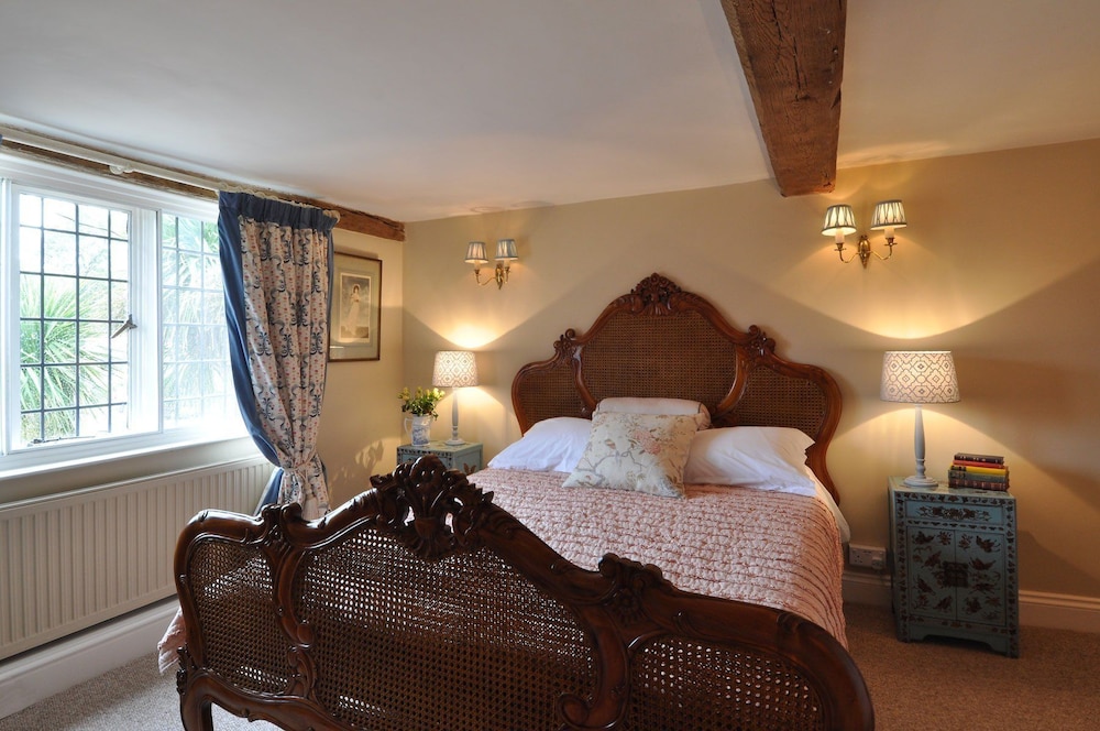 Standard Room, 1 King Bed (Lucy Locket) photo 1