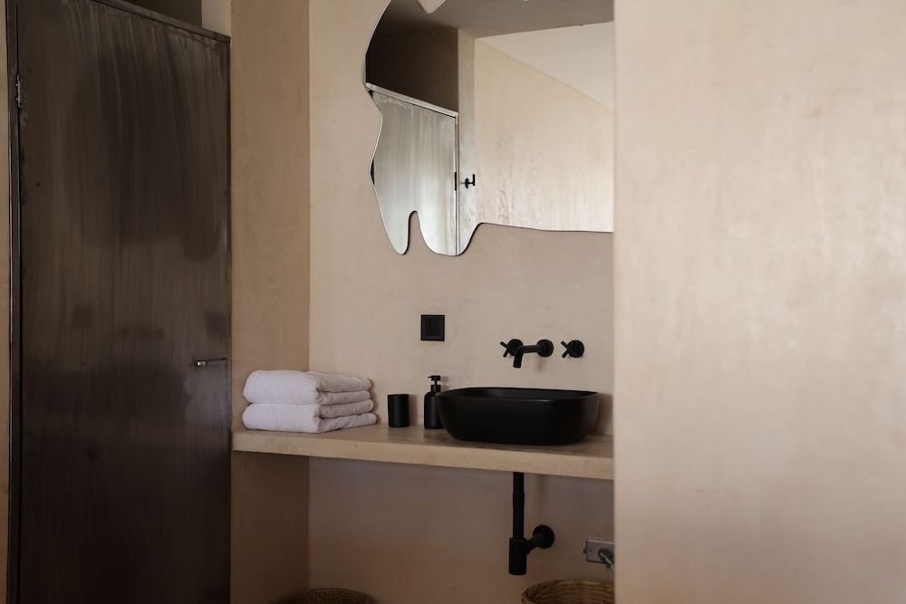 Design Suite, 1 King Bed, Bathtub, Corner (1) photo 2
