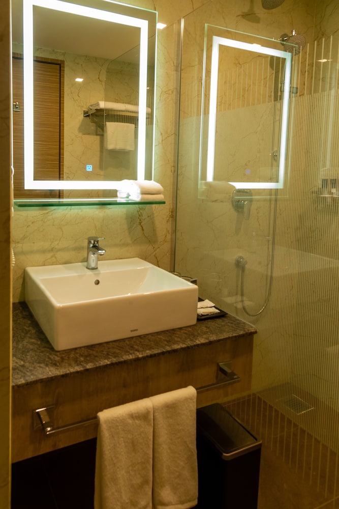 Deluxe Room, Non Smoking - Photo 4
