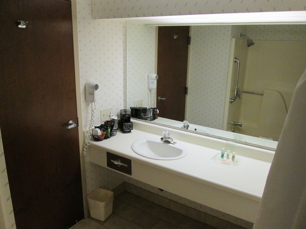 Room, 2 Double Beds, Non Smoking (Courtyard View) - Photo 6