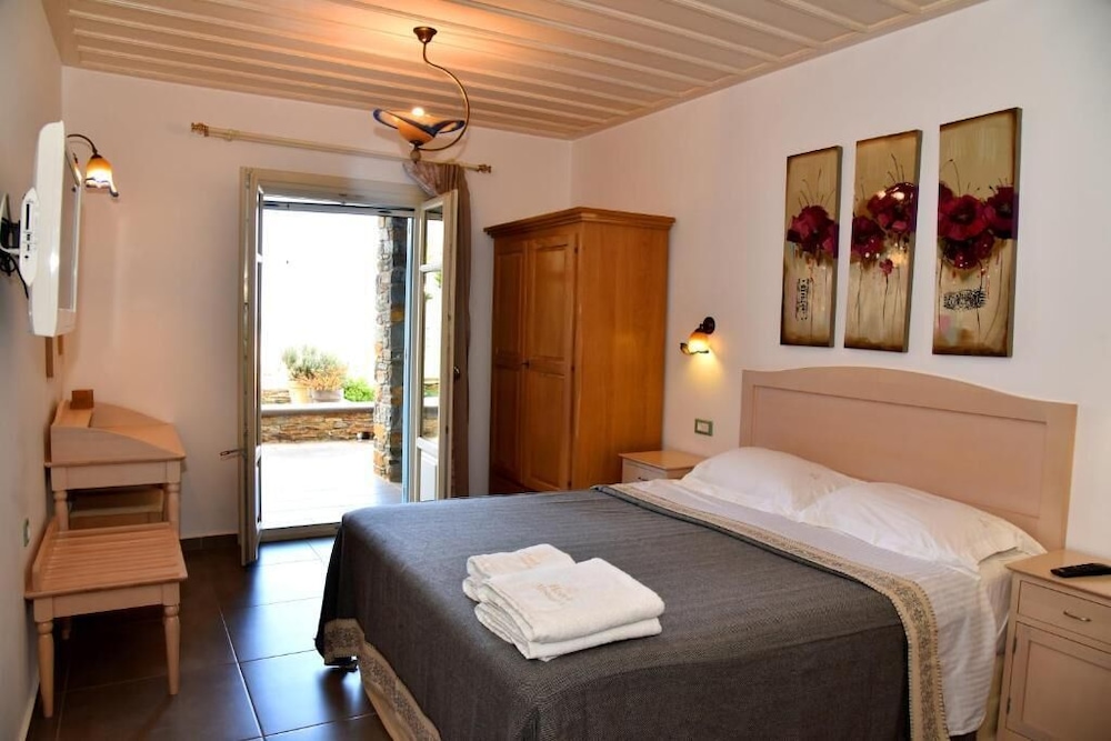 Basic Double Room photo 3