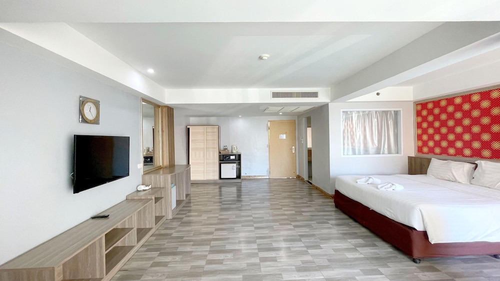 Premier Suite, 1 King Bed - Photo 1
