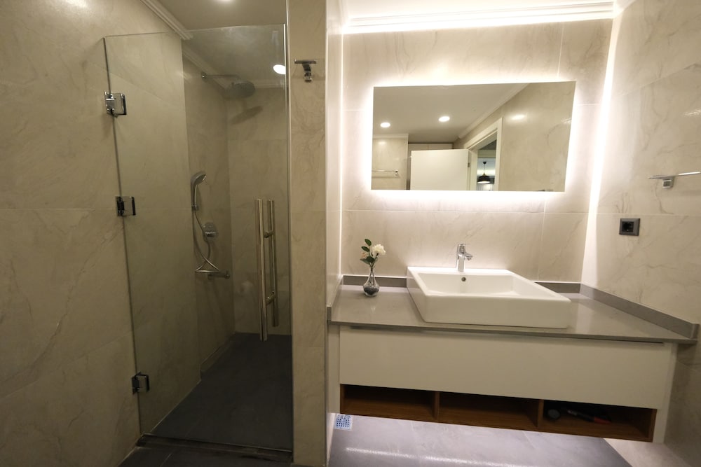 Luxury Apartment photo 3