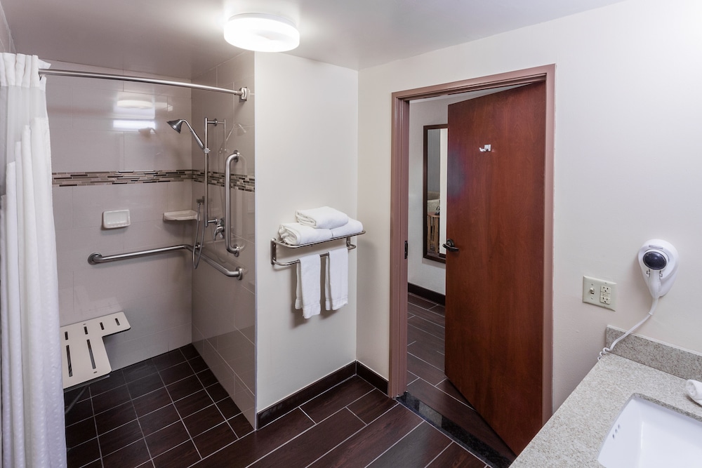 Standard Room, 2 Queen Beds, Accessible (Communications) - Photo 5