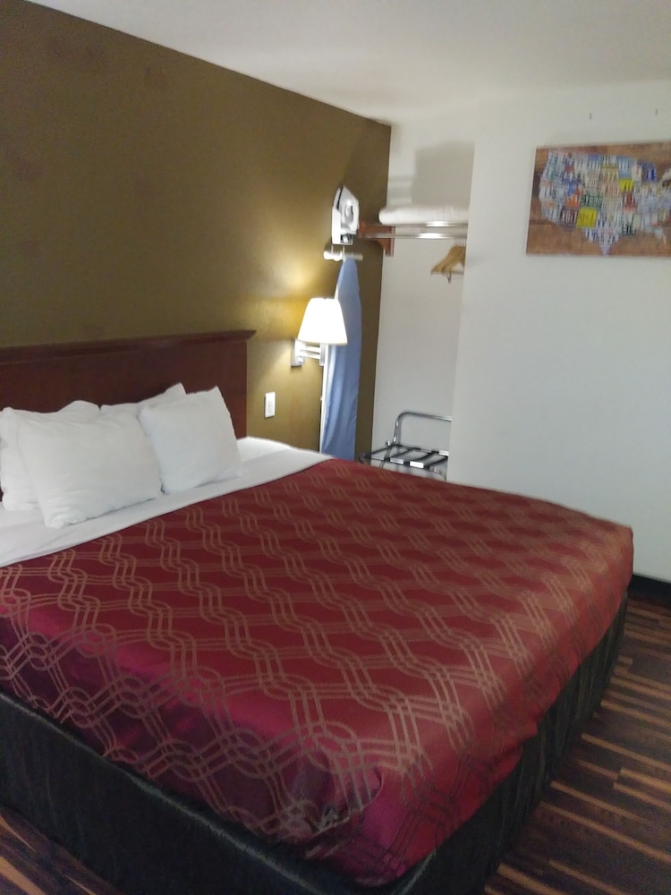 Room, 1 King Bed - Photo 9